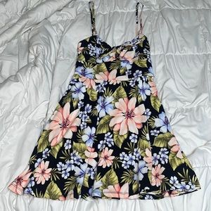 FOREVER21 floral flowy dress Size: S